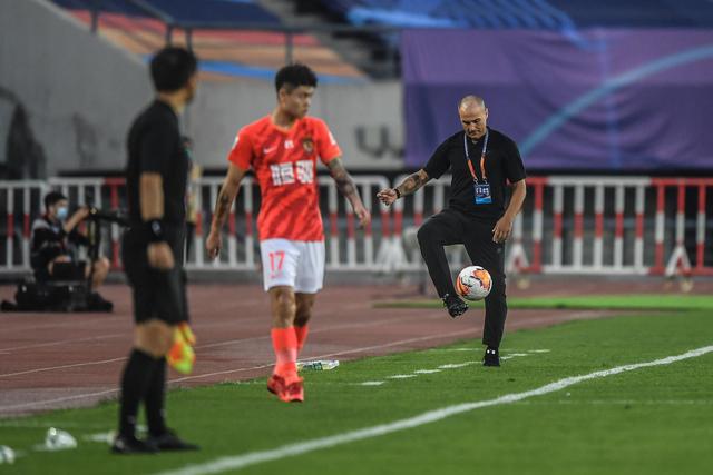激烈对抗！中国U18女篮首节以28-14领先菲律宾女篮，命中率达64.7%